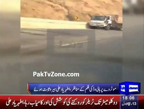 Brave Pakistani stops 22-wheeler truck on Motorway
