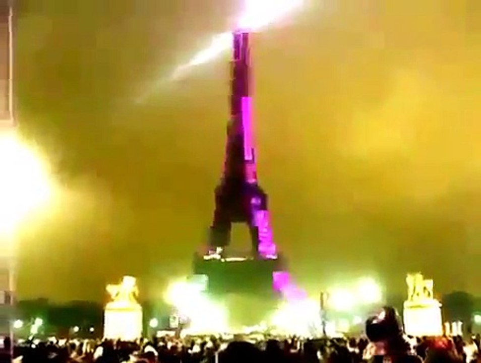 Happy New Year - Eiffel Tower Paris France New Year's Eve Fireworks 2015