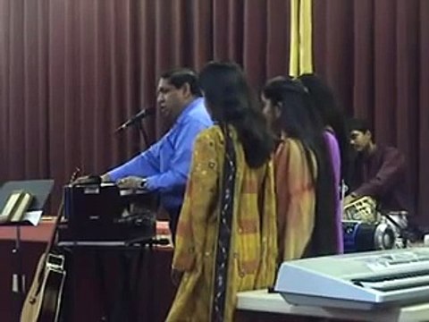 Sari Darthi Pay Eik Charni Main - Ernest Mall - Christmas Song