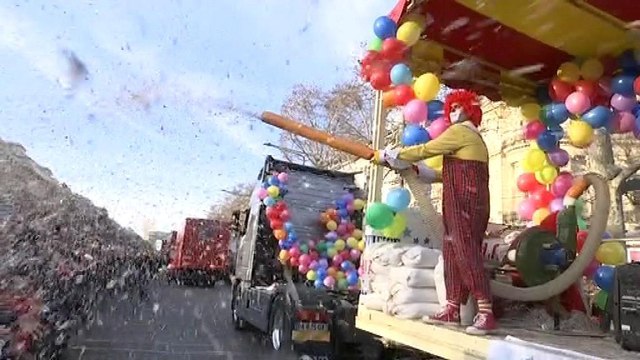 Jour de parade sur les Champs-Elysées pour le 1er janvier