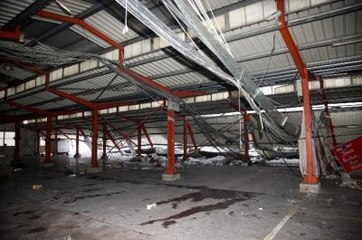 İnegöl'de Çatısı Çöken Pazar Yeri İçin Büyükşehir Devrede