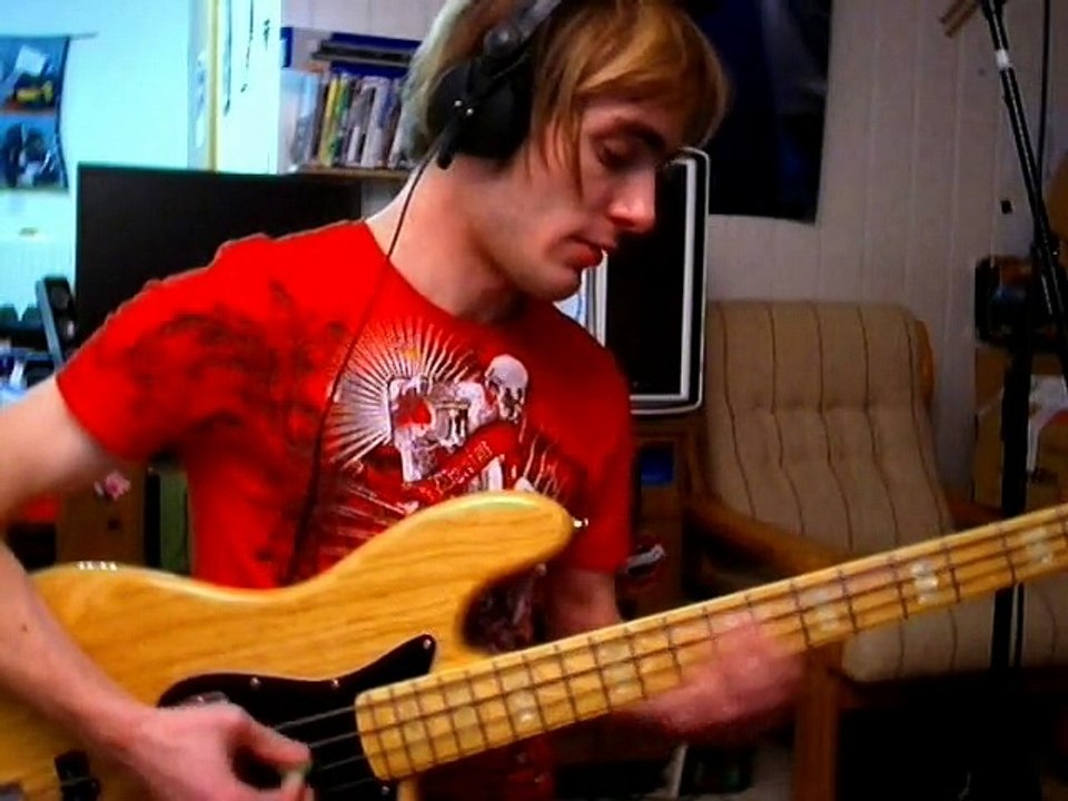 Uprising - Muse (bass cover)