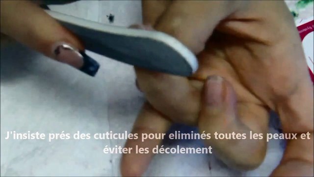 Ongle en gel étape 1 préparation de l'ongle et pose du chablon