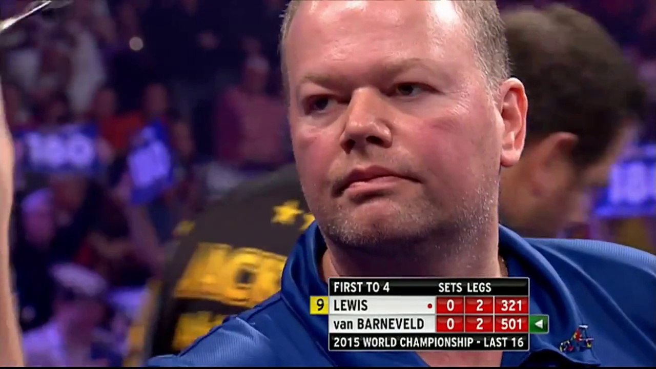 Champion de fléchettes :  Adrian Lewis met 9 fléchettes au même endroit!