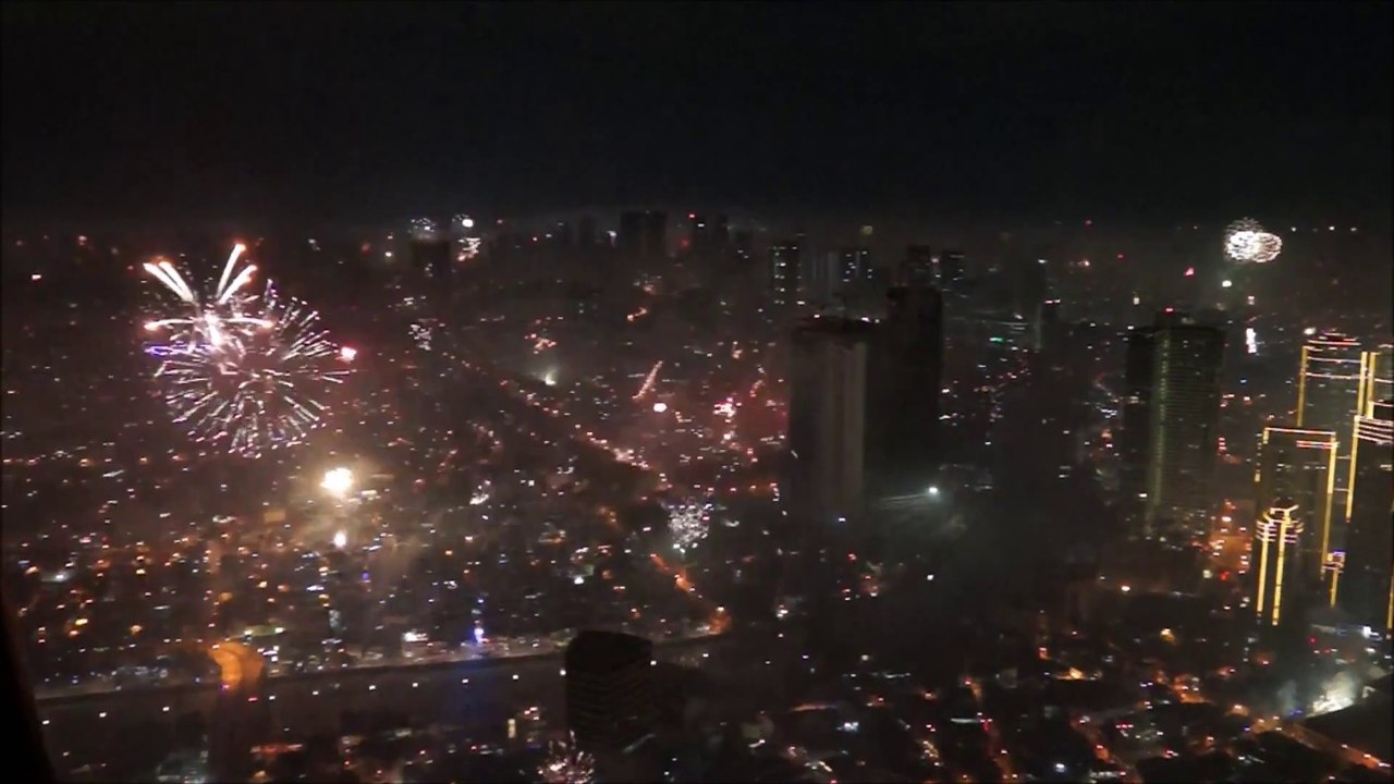 Feu d'artifice du nouvel an au dessus de Manille : magique!