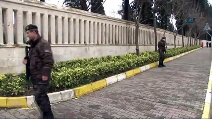 Anne ve babasını ziyaret etti