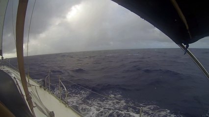 Pluie à 1400 miles / 2300 km des côtes !