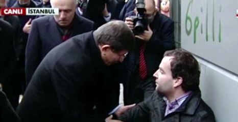 Cuma Çıkışı Başbakan'ı Yolundan Eden Saz Resitali