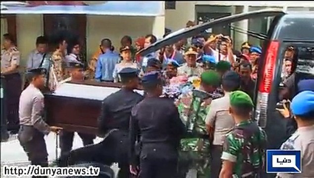 Dunya News - 7 bodies recovered from AirAsia crash, 16 total