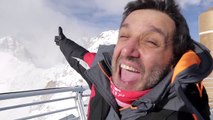 Flavio Insinna canta sulla vetta del Monte Bianco