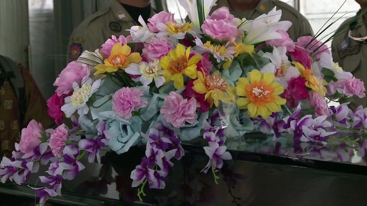 Opfer von AirAsia-Flug an Angehörige übergeben