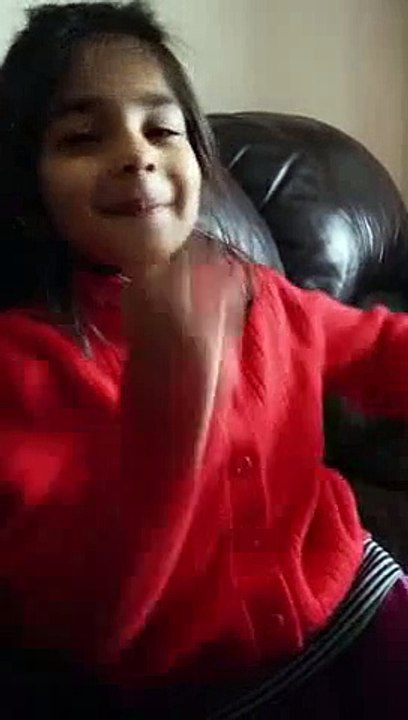 پی ٹی آئی کی ننھی کارکن کی نواز شریف کی ملک دشمن پالیسیوں پر اظہار خیال