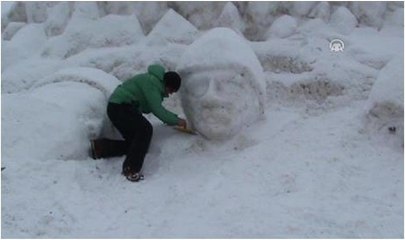 Liseli öğrencilerden şehit heykelleri