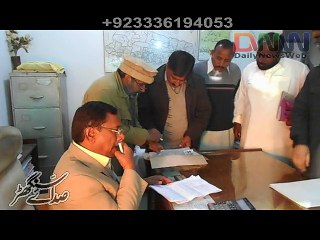 srdar Ayob khan election offic main kaghzat jma krty hovy