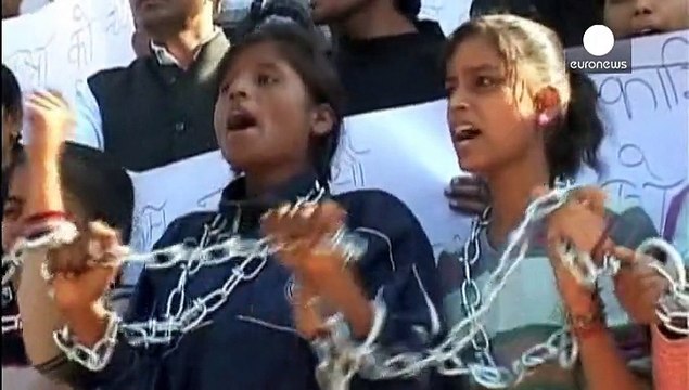 India: in aumento il numero di stupri. Nel 2014, 92 donne al giorno violentate