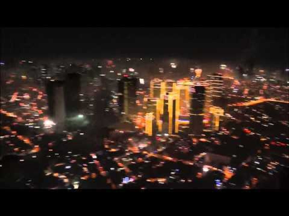 Impressive Fireworks Display Ensures a Bright Start to the New Year in Manila