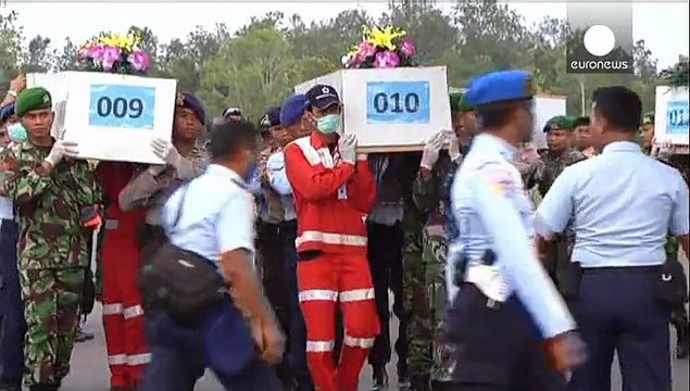 Fünf Tage nach AirAsia-Flugzeugabsturz: 30 Leichen geborgen