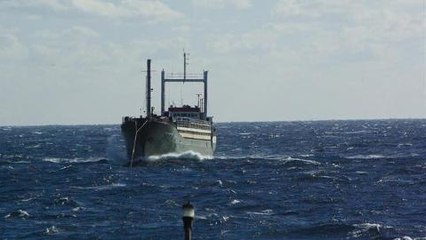 Rescuers tow abandoned migrant ship to Italy