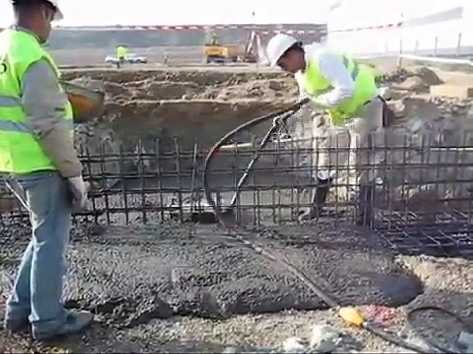 Máy đầm dùi bê tông chạy điện giá rẻ Hà Nội