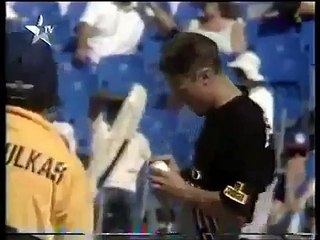 SACHIN Tendulkar _KISSED_ by a Fan ON THE Cricket FIELD_ Very FUNNY !! Must WATC
