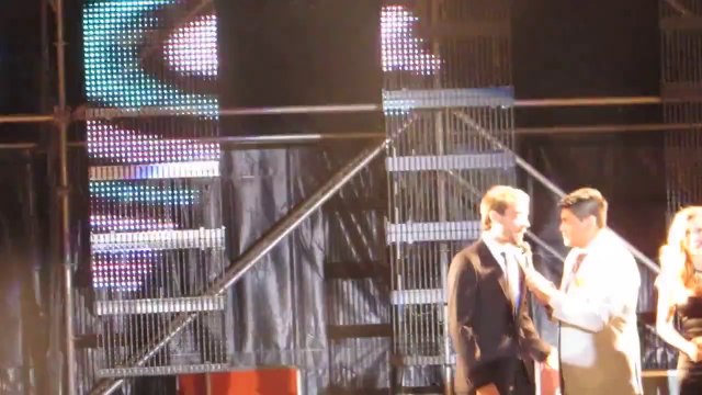 Pedro y elenco en presentación de Casa Fantasma - 18 de Diciembre