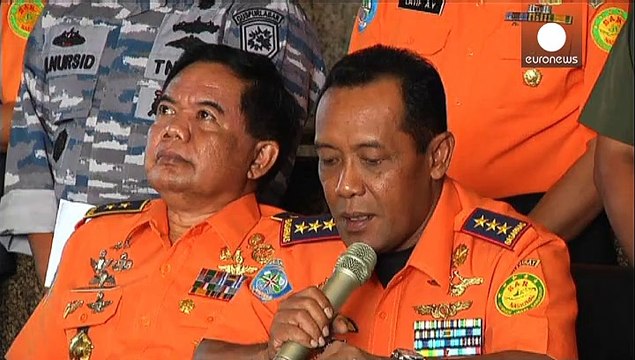 کشف دو شئی بزرگ متعلق به هواپیمای خطوط هوایی ایرآسیا