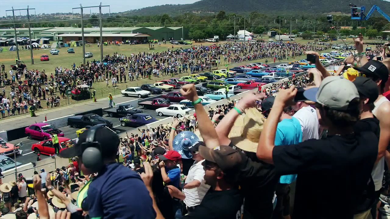Best_burnout_EVER_SUMMERNATS_smashes_its_own_GUINNESS_WORLD_RECORD_BURNOUT_on_New_Years_Day_2015