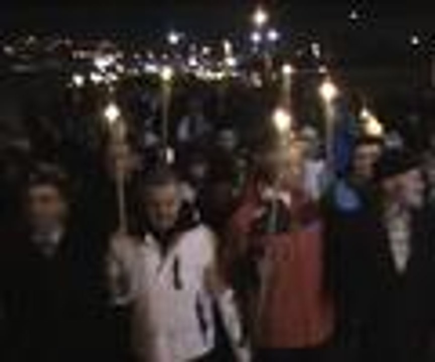 Şehitler için meşaleli yürüyüş