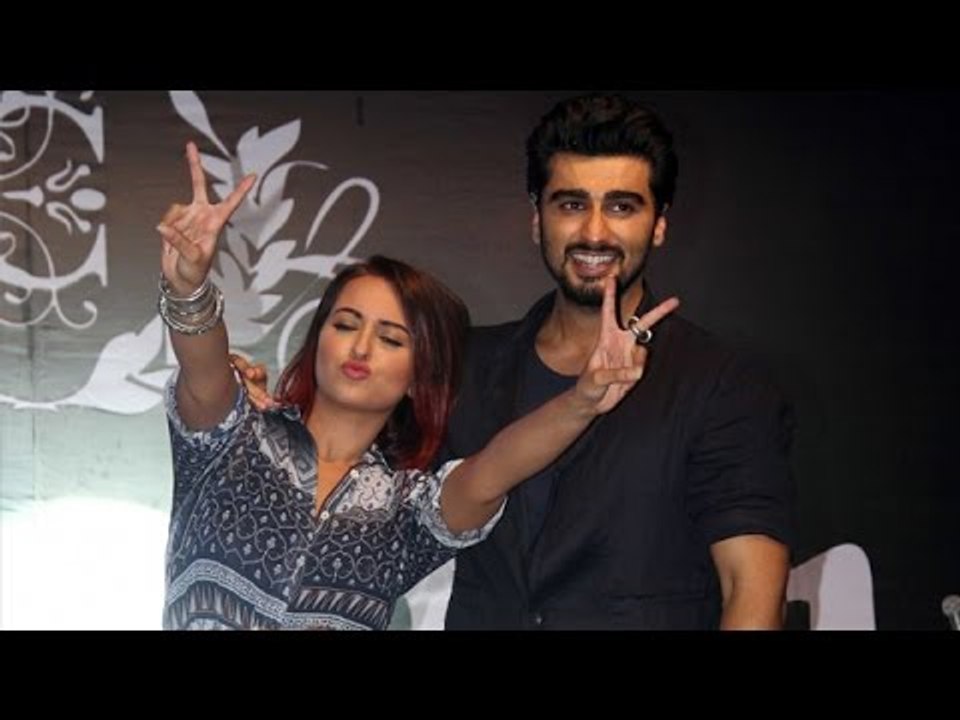 Arjun Kapoor & Sonakshi Sinha Promotes TEVAR With IIT Students
