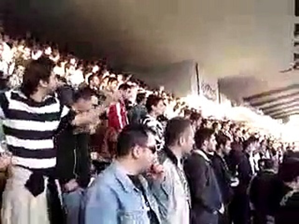 BEşiktaş Tribünü Güzel Günler Göreceğiz