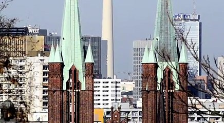 Book Trailer “Come le Nuvole sopra Berlino” – Puntoacapo Editrice, Dario De Serri.