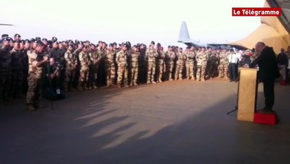 Mali. Le Drian rend hommage aux soldats