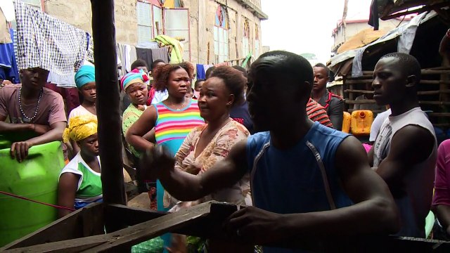 استطلاعات في الأحياء لوقف انتشار فيروس إيبولا