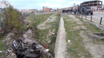 Cizre'de Kamyonet Şarampole Yuvarlandı: 2 Yaralı