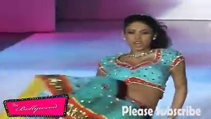 Hot Panjabi Indian Girl Perfome on Mujra