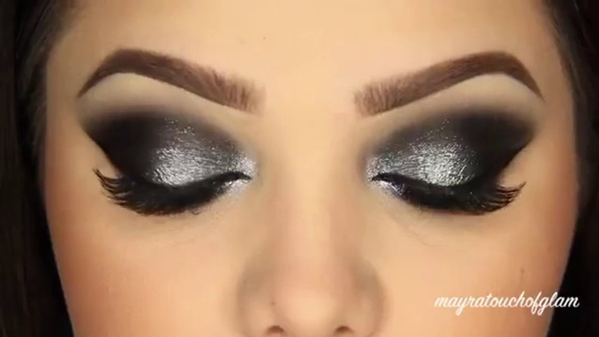 intense black smokey look