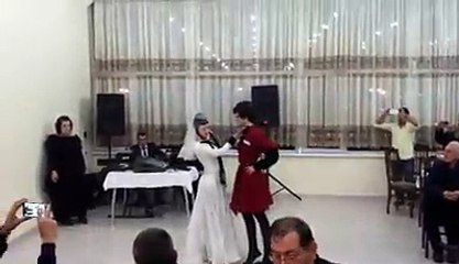 Kafkas dansı böyle yapılır