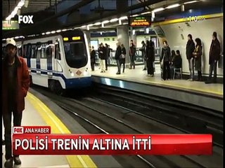 Metro istasyonunda kimlik soran polisi trenin önüne itti