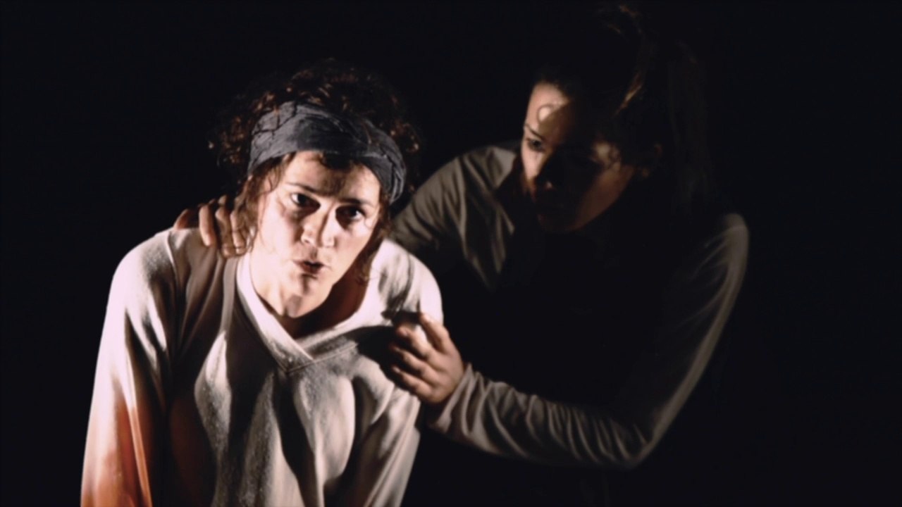 Les mains d'Edwige au moment de la naissance de Wajdi Mouawad - Mise en scène Thomas Ress - Compagnie des Rives de l'Ill