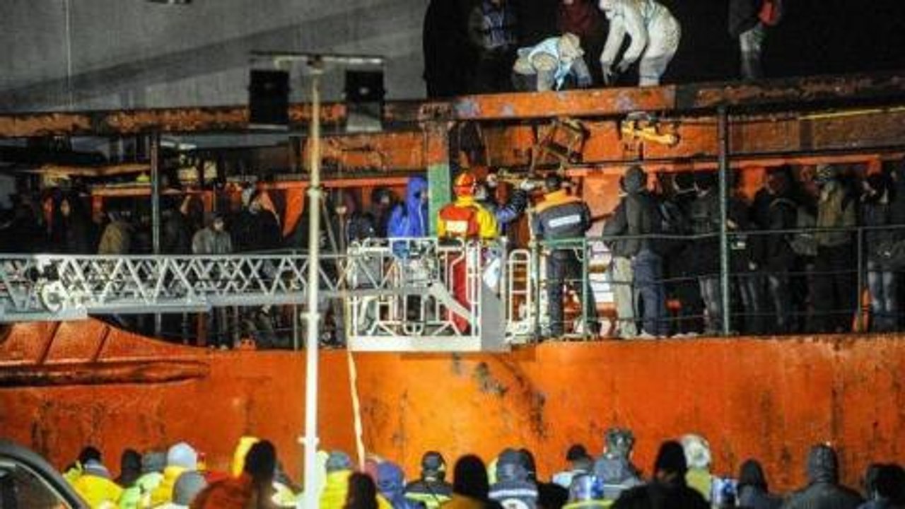 Italy probes abandoned migrant ship