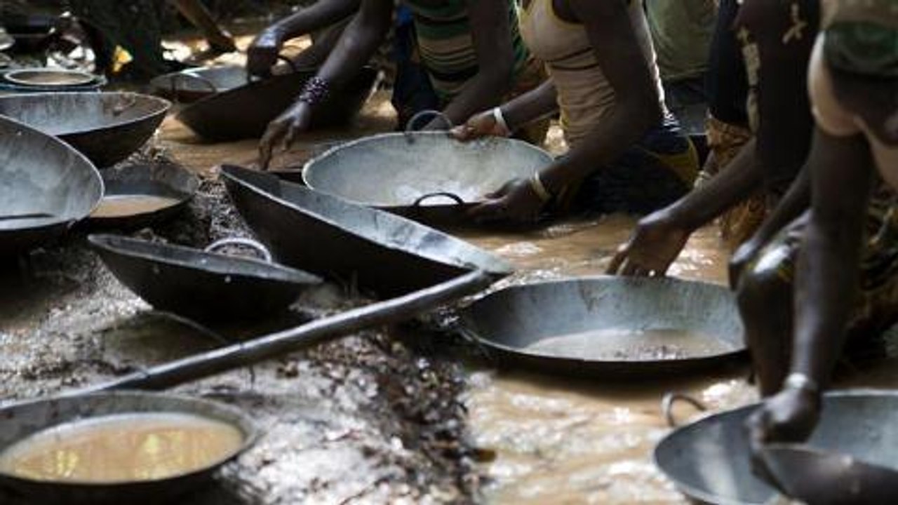 Illegal mining in S Africa draws migrants