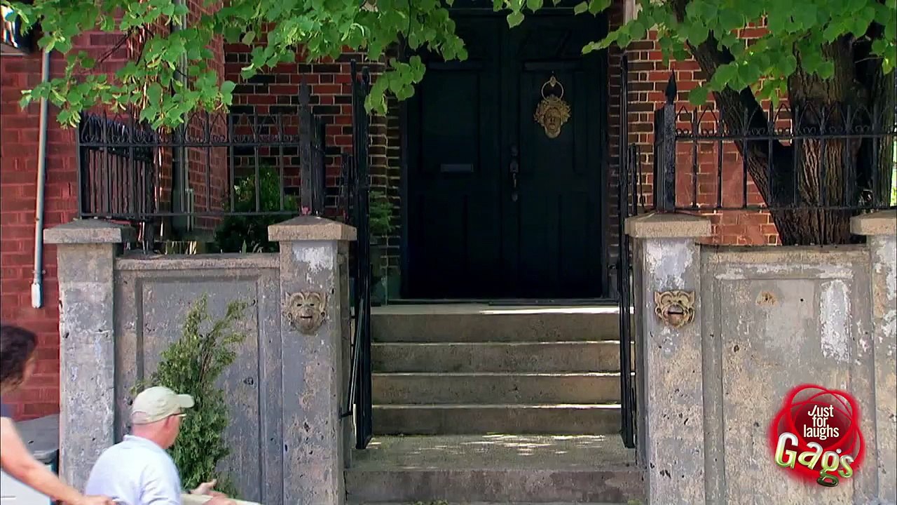 Face Door Knocker Comes to Life