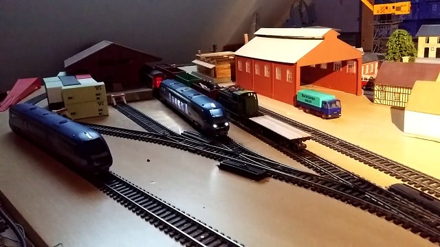 X73500 Jouef : éclairage intérieur style néon et sons du moteur