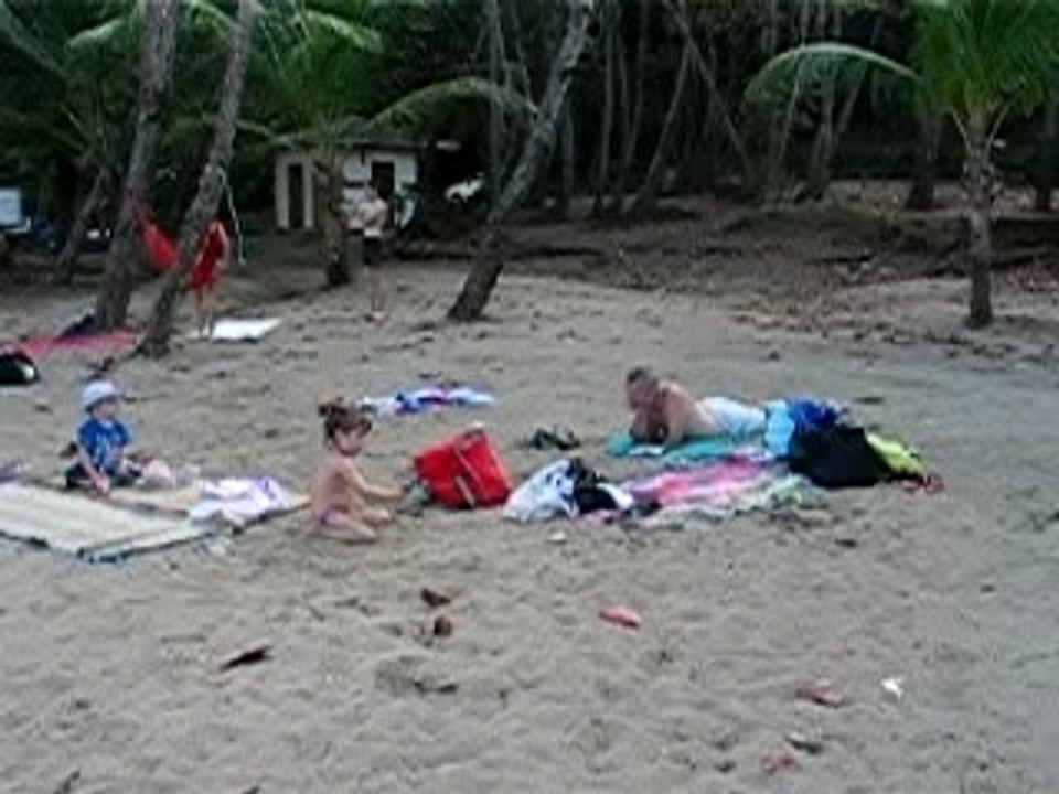 à la plage avec papy et mamie