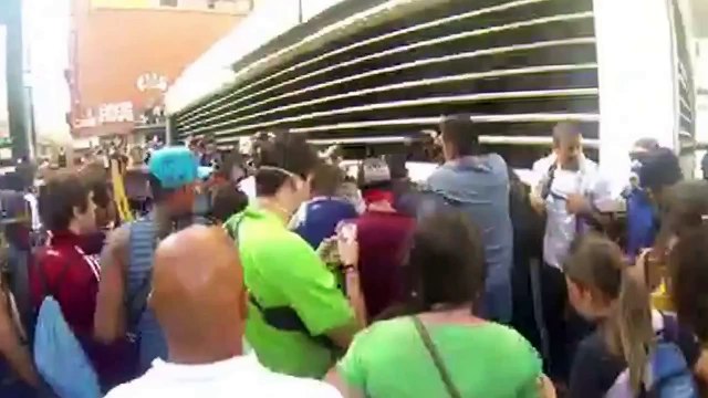 ESTUDIANTE ASESINADO POR COLECTIVOS CHAVISTAS!!! Disparo en la cabeza! (Parque Carabobo, Ccs Vzla)