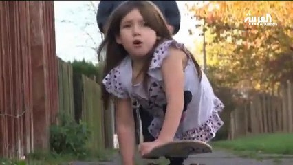 طفلة لا تعرف المستحيل.. تحدت إعاقتها بلوح التزحلق