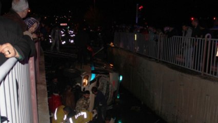 Askeri Ambulans Kanala Uçtu: Yaralılar Var