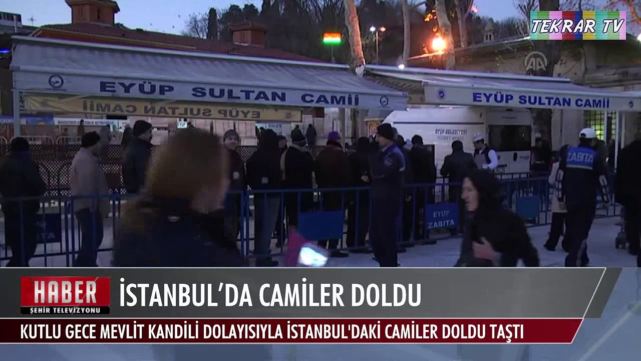 İstanbul'da Camiler Doldu