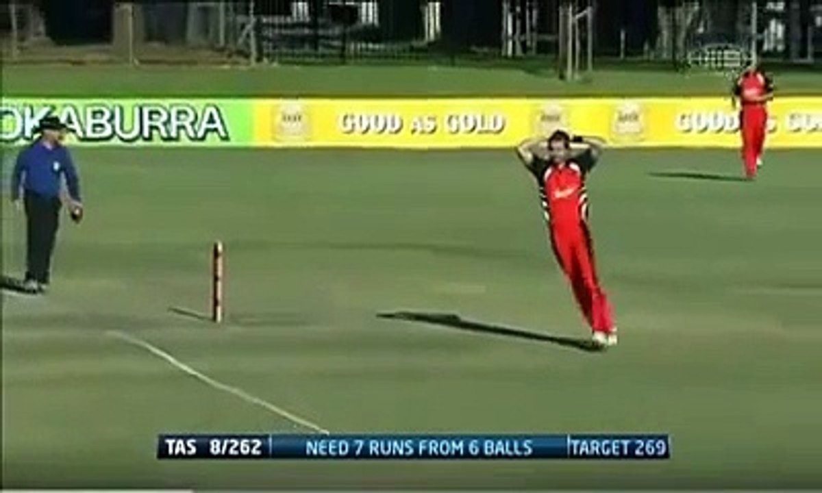 Worst Run Out miss ever in Cricket History Ever -Fielding Fail
