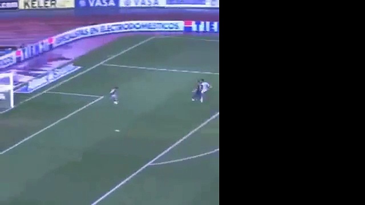 Magnifique geste technique de Sergio Canales sur Montoya (Real Sociedad vs. FC Barcelone)